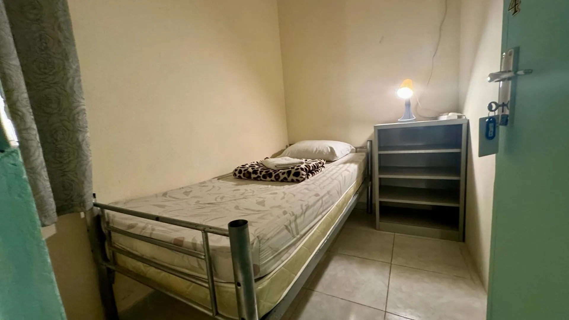 Backpacker'S Bed - No Parking Space أبو ظبي