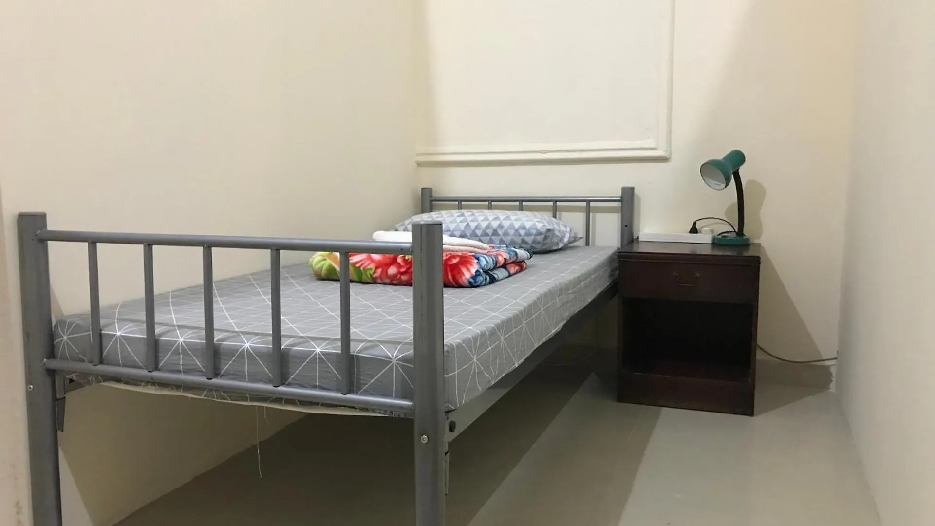 Homestay Backpacker'S Bed - No Parking Space Abu Dhabi