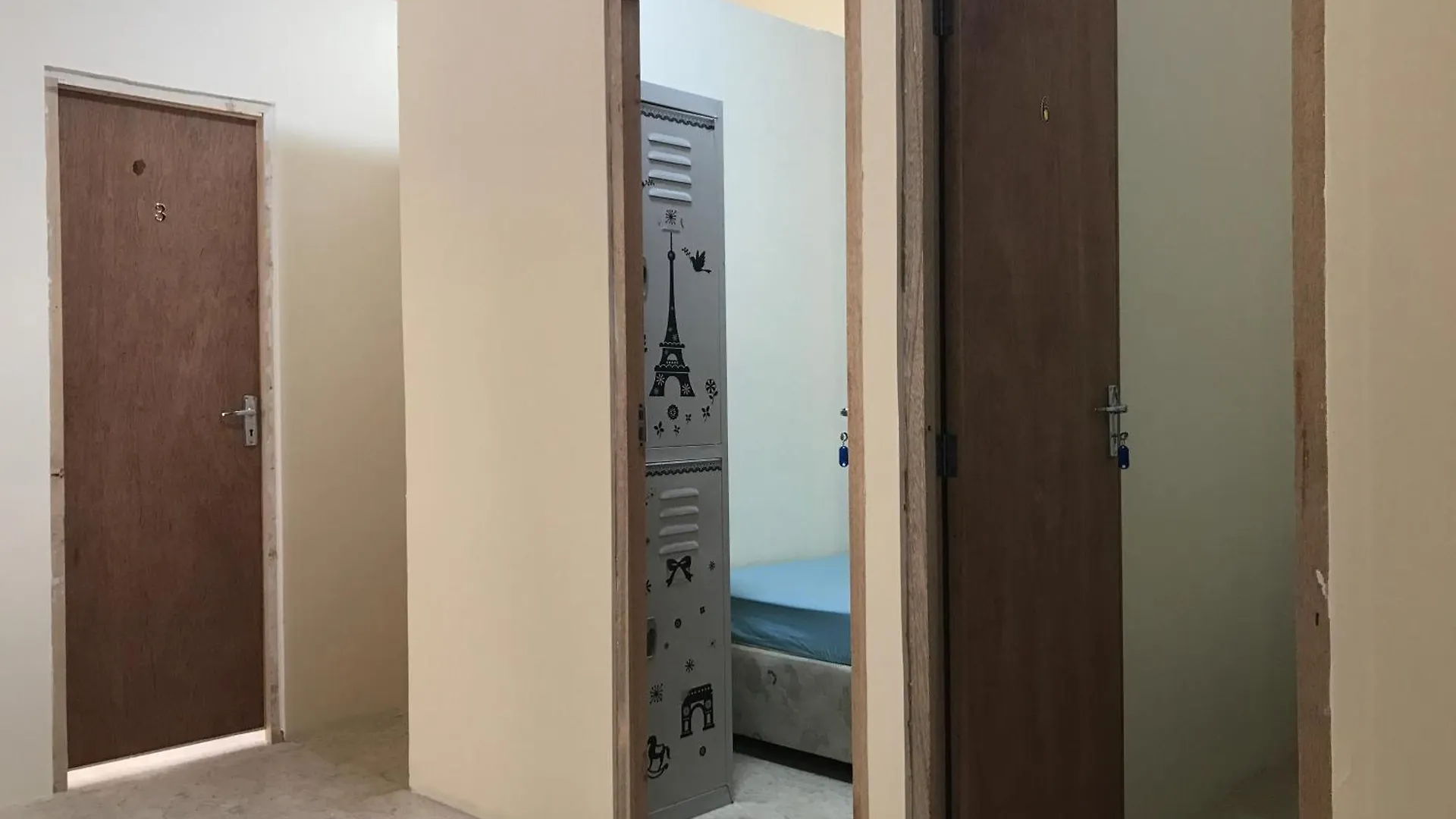 Backpacker'S Bed - No Parking Space Abu Dhabi United Arab Emirates