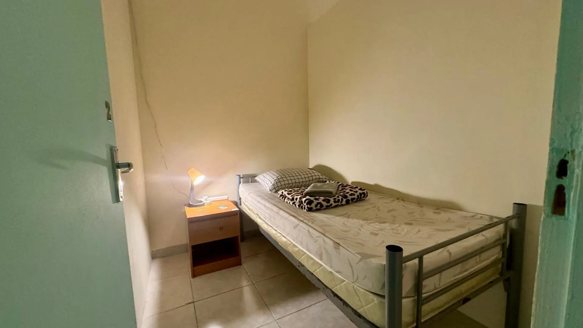 Backpacker'S Bed - No Parking Apartment Abu Dhabi United Arab Emirates